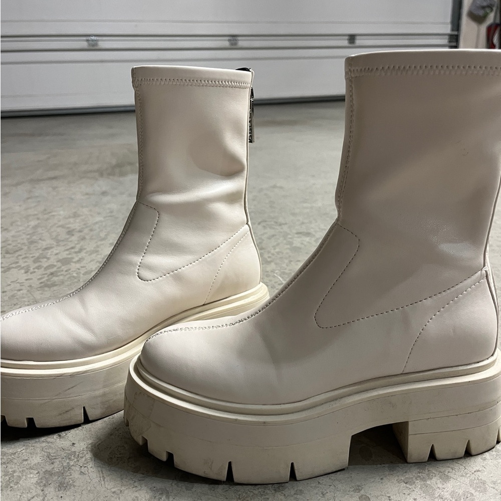 GUESS CHELSEA PLATFORM BOOTS SIZE 5.5